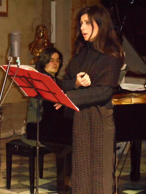 Laura Celletti  e Giovanni Valle durante l’esecuzione di “Mater Dei” del compositore Francesco Marino